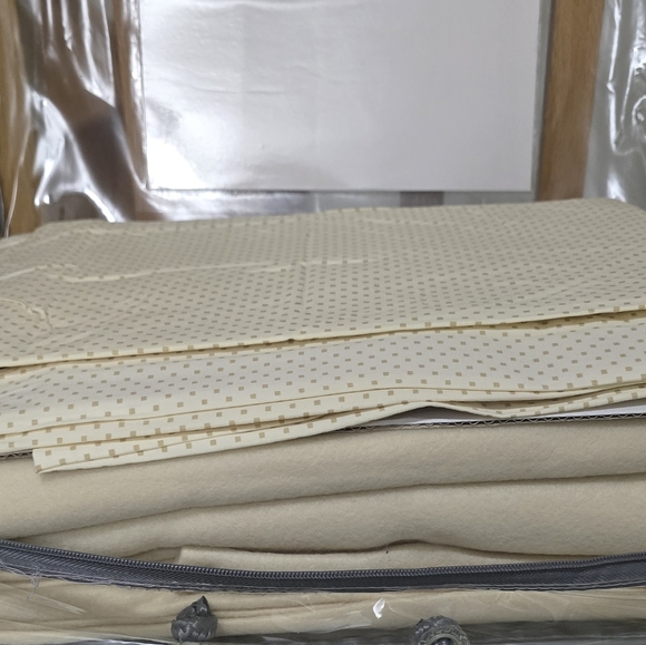 Fleece sheet set size twin 3 pieces taupe color - Picture 4 of 5